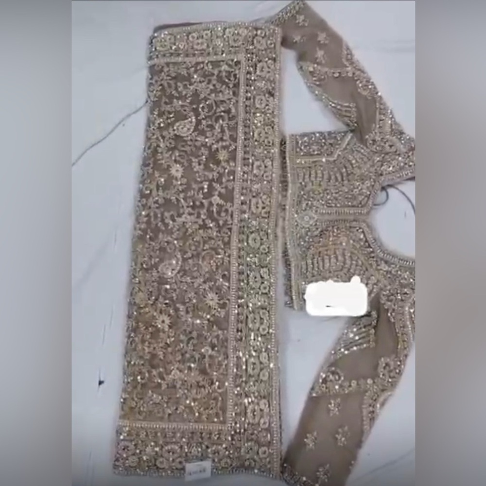 Elegant Gold Embroidered Saree - Picture 3 of 11
